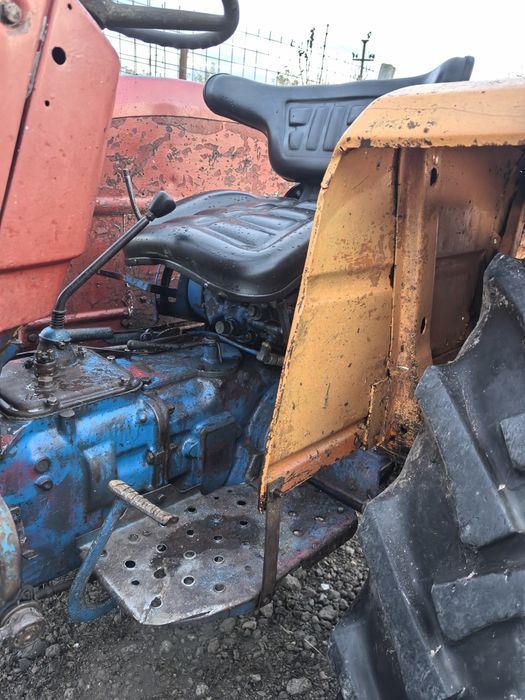 Tractor universal 445