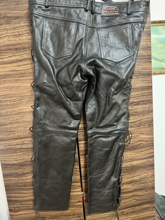 Кожен панталон с връзки