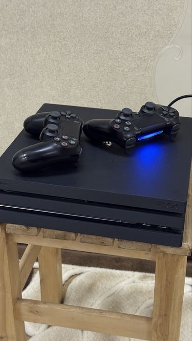 PlayStation 4 Pro 1TB (Прошитая) + 2 геймпада