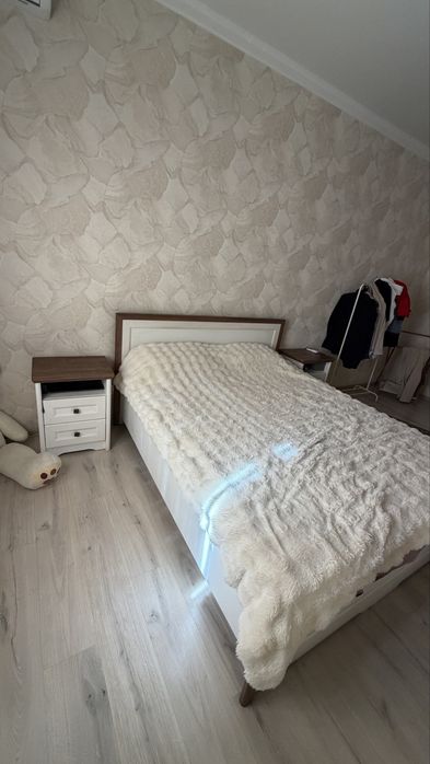 Продам спальный гарнитур