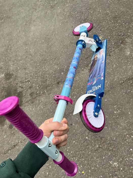 Trotineta pentru fete Frozen