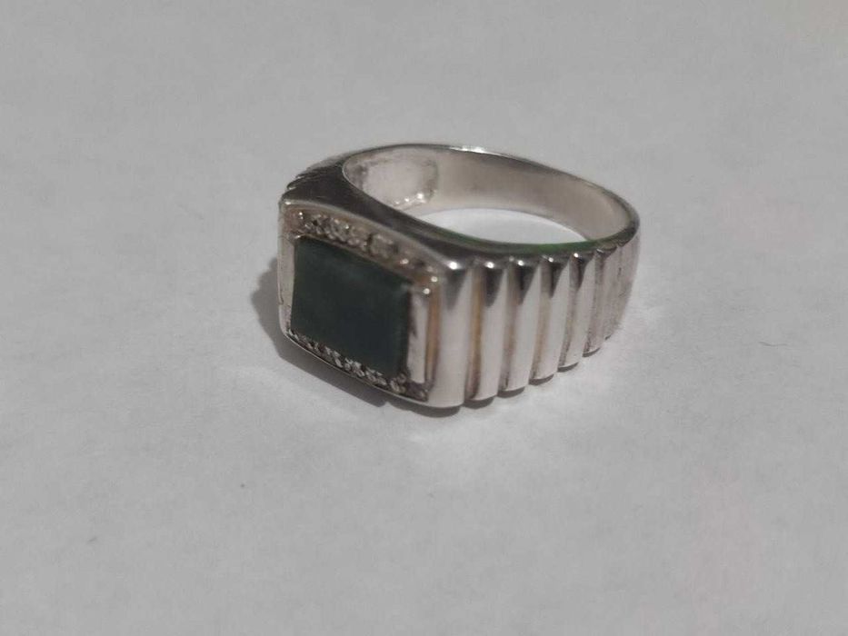 Серебряное кольцо с натуральным камнем НЕФРИТ
