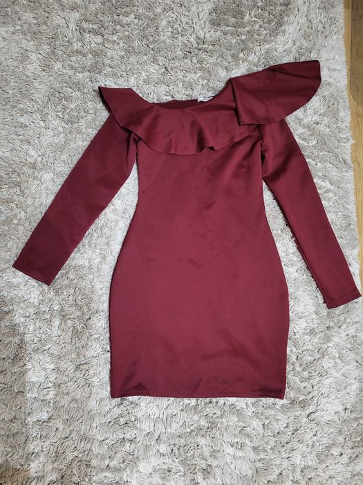 Червена елегантна рокля