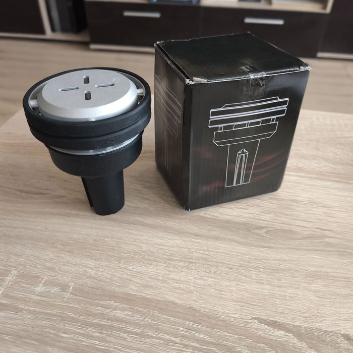 Продавам чашка + коронка за наргиле + щипка в комплекта