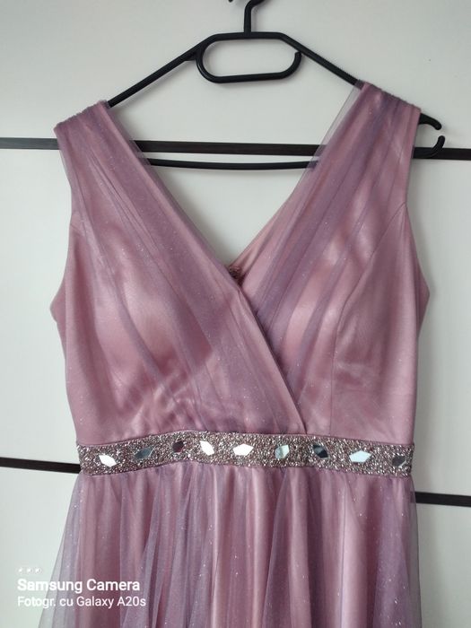 Vând rochii impecabile