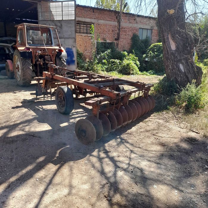 Трактор МТЗ 80 с дискова брана 2,80 м.