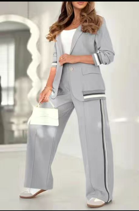 Продам костюм женский