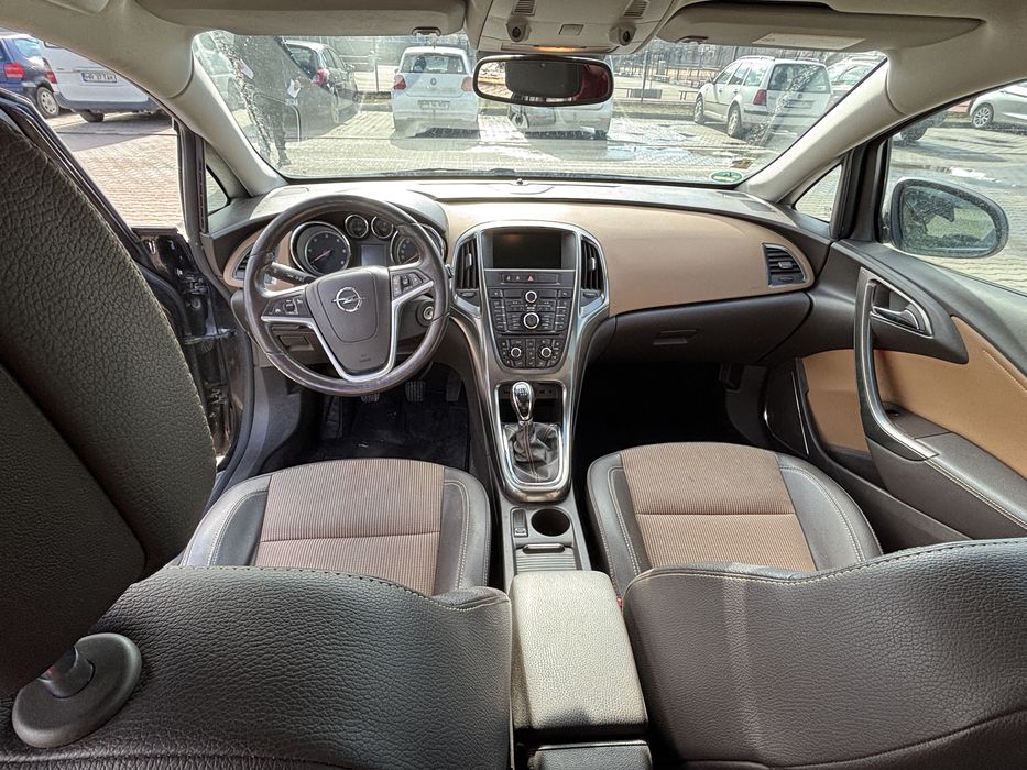 Opel Astra J Sports Tourer