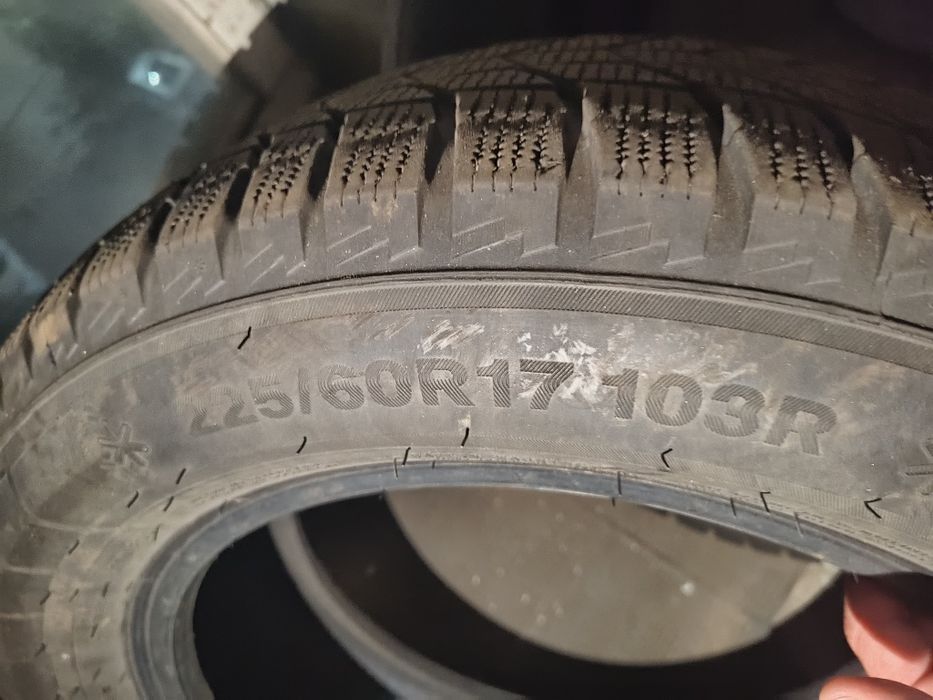 Шины на Эстима R17. 225/60.  4 шт