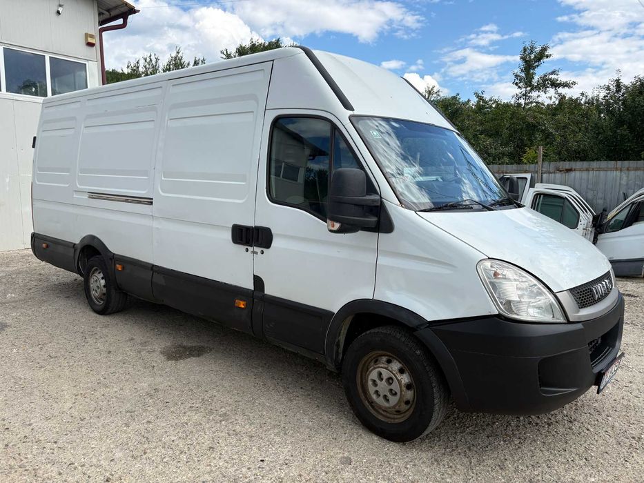 INCHIRIEZ duba RENT A Van IVECO DAILY 2.3 HPI 2010 LUNG 3 panouri 3,5 t Fara Sofer Categoria B