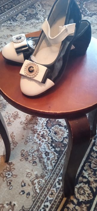 Продам туфли новые