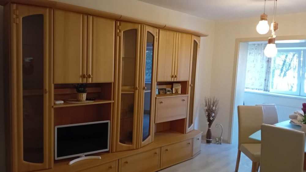 Vând mobilă living elegantă