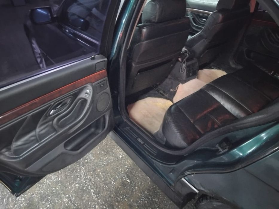 Продам бмв 730i.