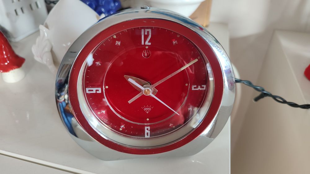 Стар часовник будилник отличен