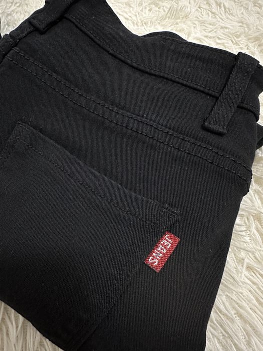 Черные джинсы