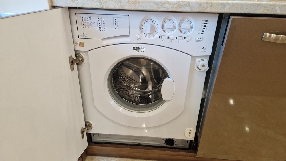 Пералня за вграждане Hotpoint Ariston