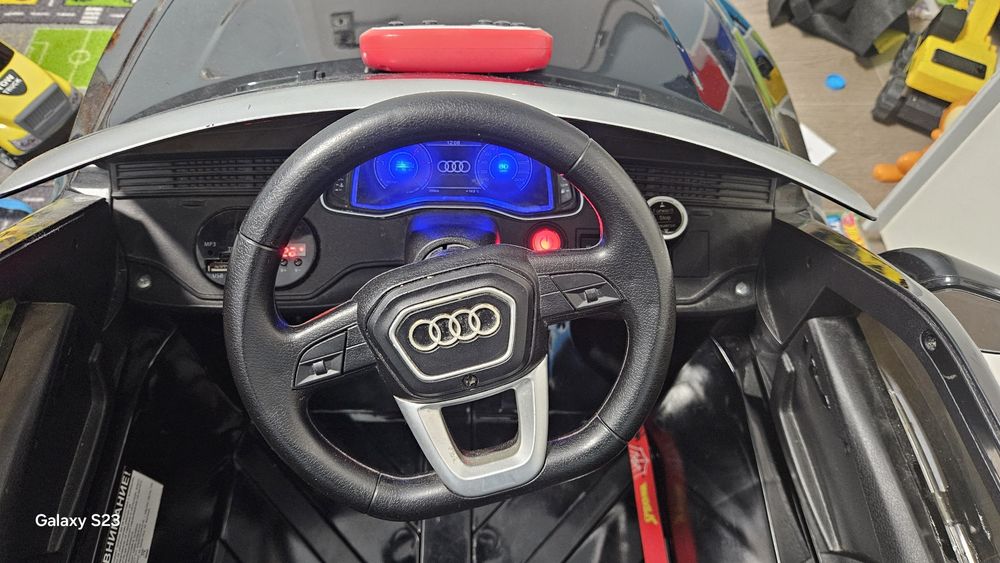 Детска електрическа кола Audi Q8