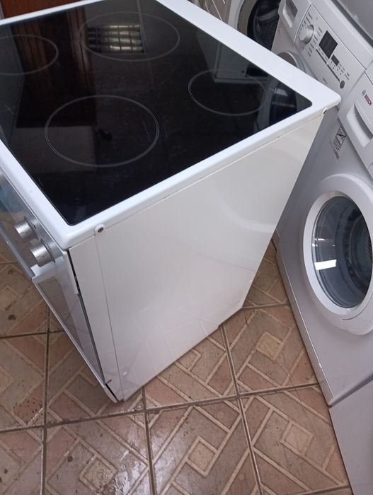 Свободно стояща печка скерамичен плот Бош Bosch 2 години Гаранция!