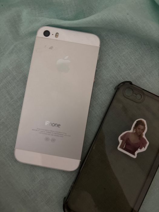 Iphone 5s  в хорошем состояние