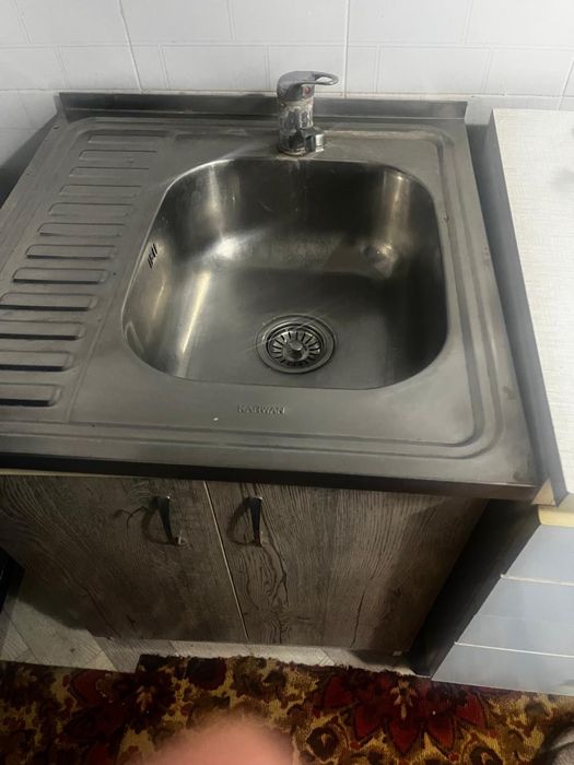 Кухонная мойка с тумбой