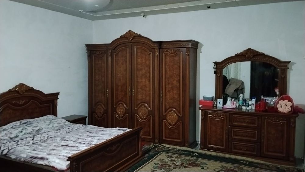 Mebel garnitura sotiladi holati yaxshi