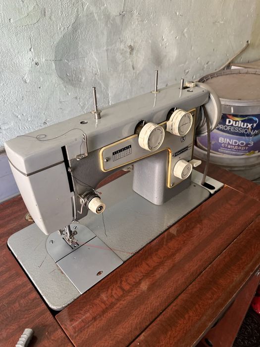 Продам швейную машинку