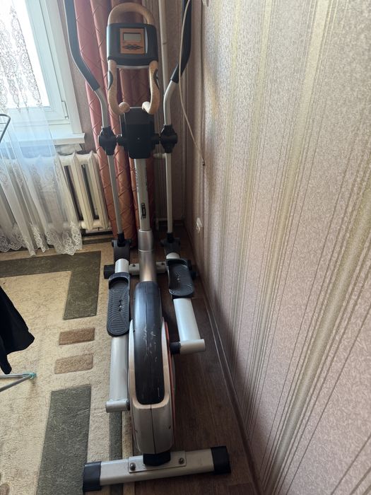 Продам эллиптический тренажер