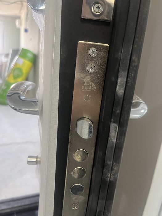 Дверь взодная 2 замка