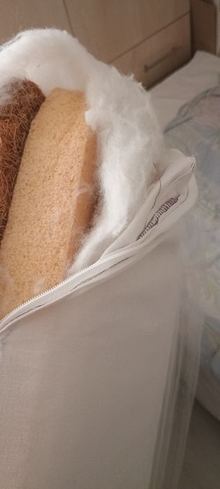 Детски матрак с кокосова вложка вложка. Размери: 120х60х12см.
Състояни