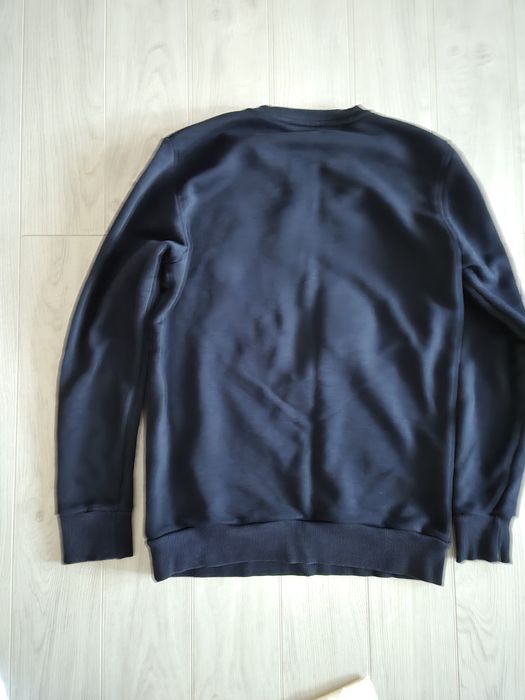 Pulover Kenzo negru cu logo tigru model Nou
Stare foarte bună, fără de