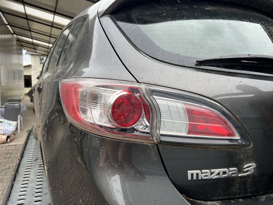 Stop Mazda 3 2011