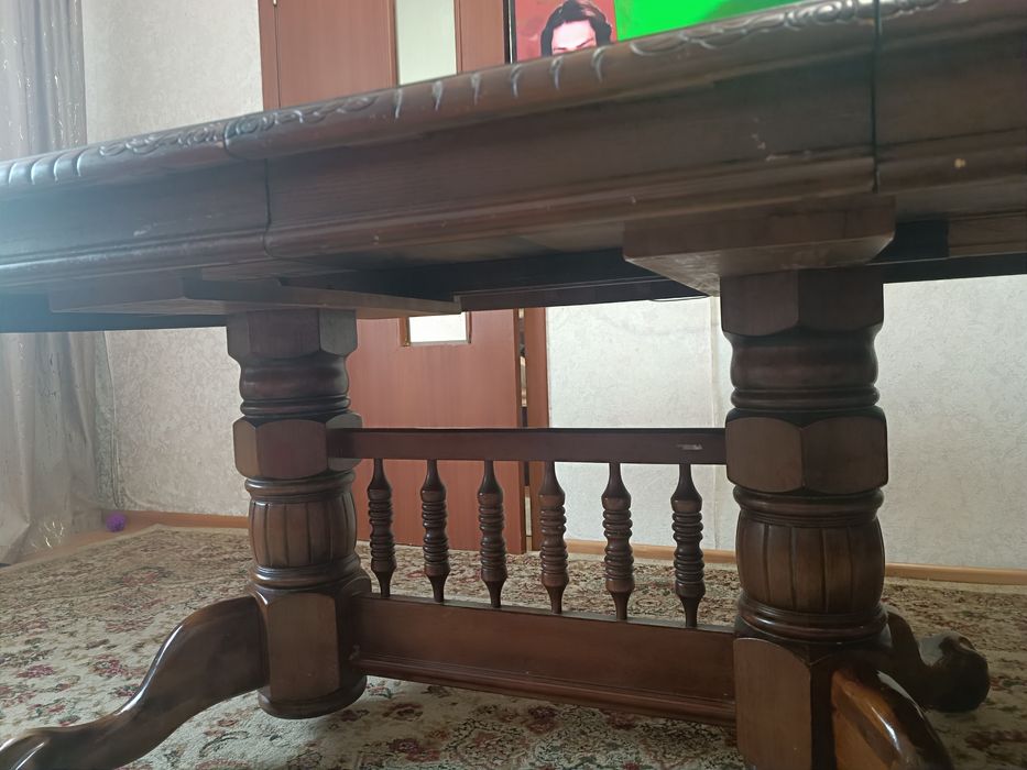 Продаю отличный стол.