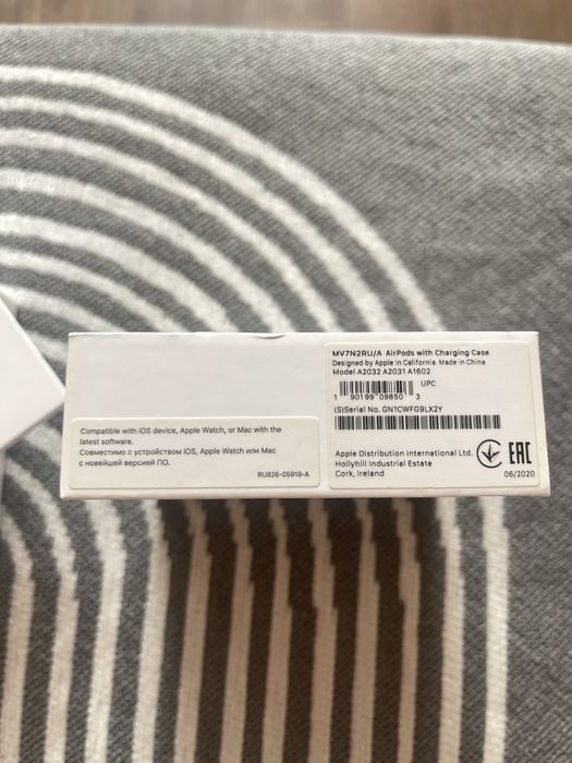Продаётся AirPods