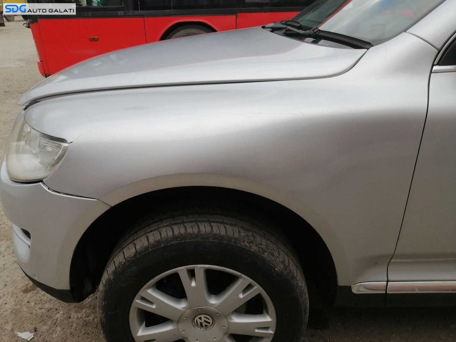 Aripa Stanga Fata cu Defect Volkswagen Touareg 7L FL Facelift 2007 - 2010 Culoare LA7W [0421]