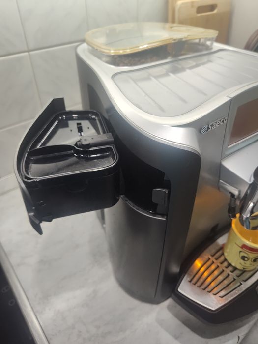 Продавам пълен кафеавтомат Saeco Primea touch cappuccino