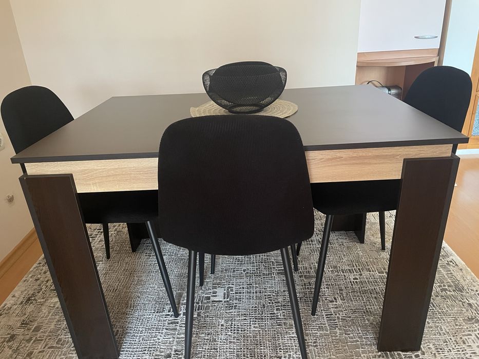 Трапезна маса+4 бр.столове(като нови)