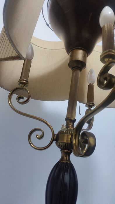 Vând lampadar vechi