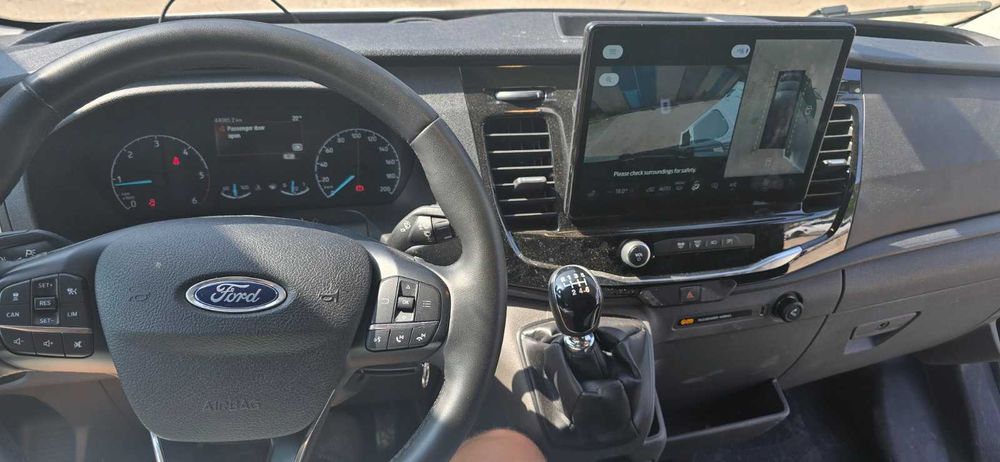 Чисто нов бус дълга база под наем - Ford Transit 2024 година