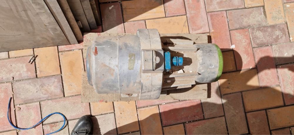 Электродвигатель и генератор