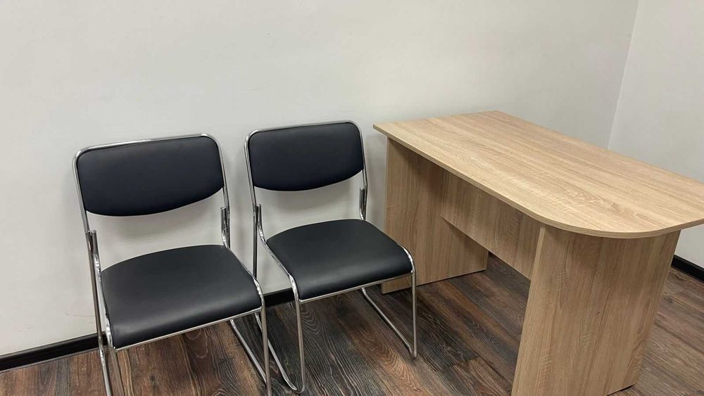 В продаже столы, стулья, кресло