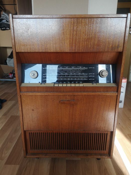 Радио грамофон "Респром" музикален шкаф