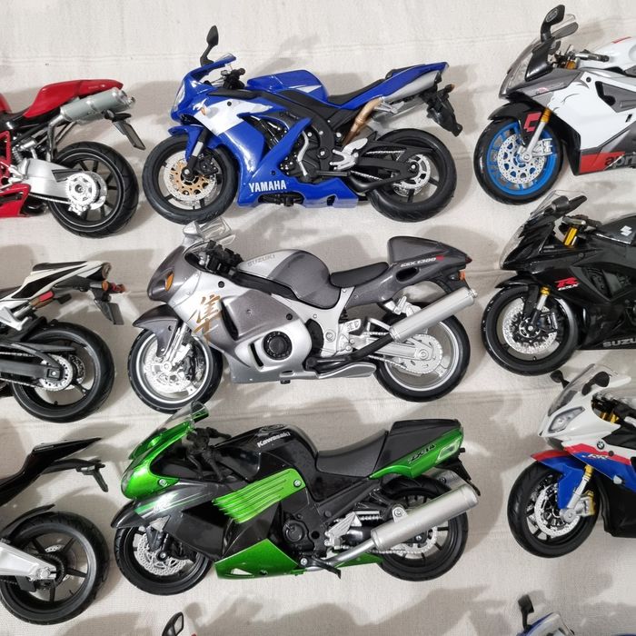 Machete moto Maisto scara 1:12