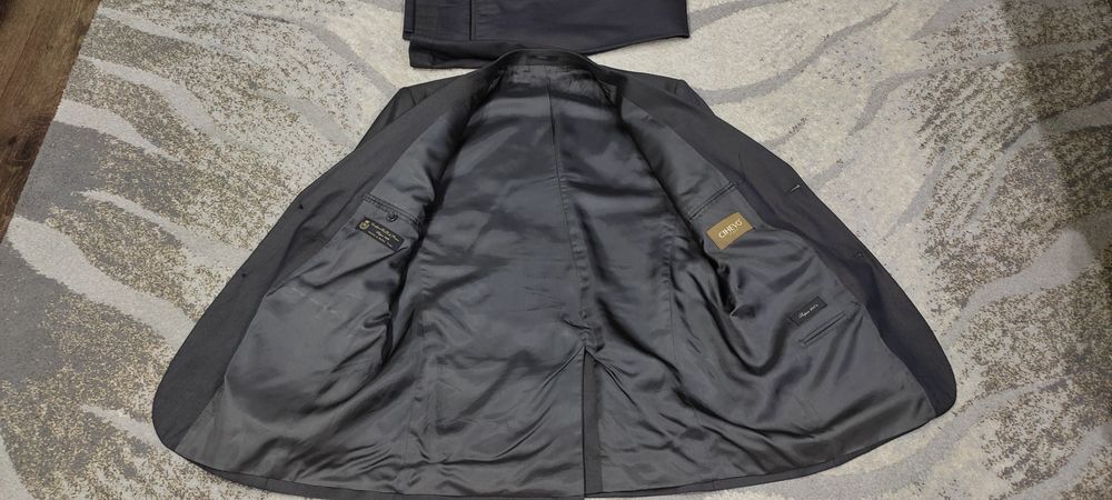 Продам мужские костюмы