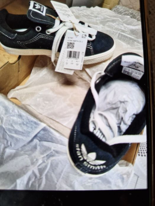 Adidadi dama Stan Smith si Steve Maden