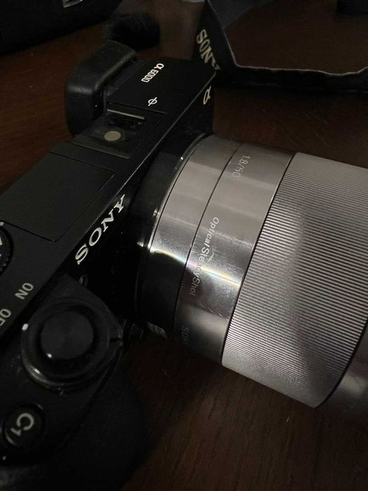 Sony A6000 + обектив Sony 50mm f/1.8 OSS – пълен комплект с кутия