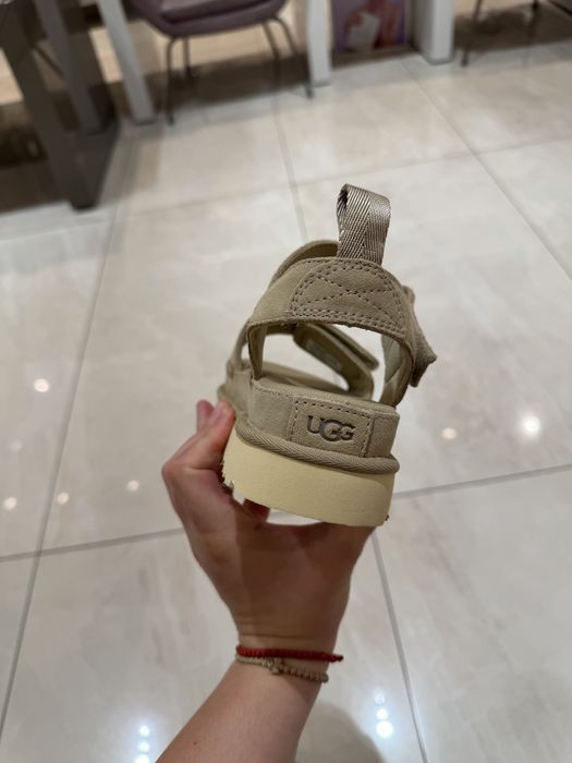 Sandale UGG-noi, de vanzare!