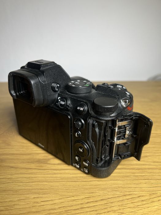 Vand Nikon Z5+FTZ II sau separat