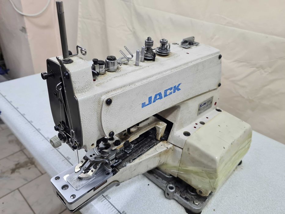 Пугвичная машина (Tugma mashinasi)