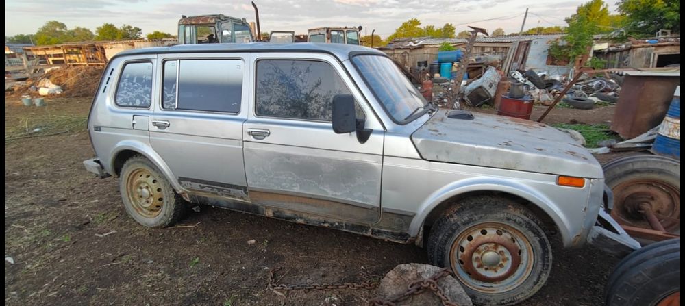 Продам машину Ниву