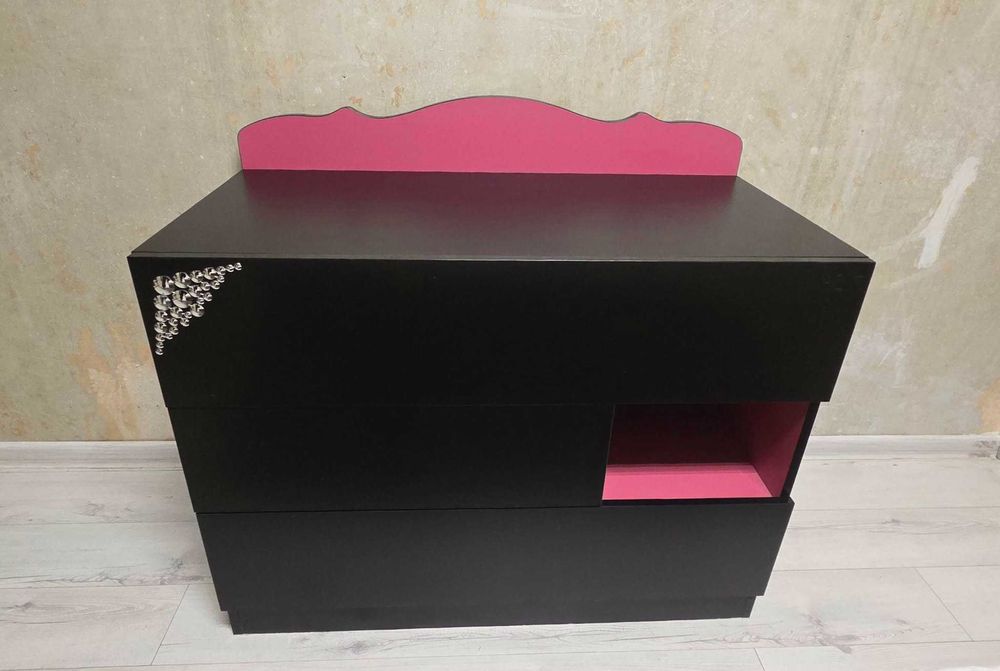 Продавам обзавеждане за детска стая